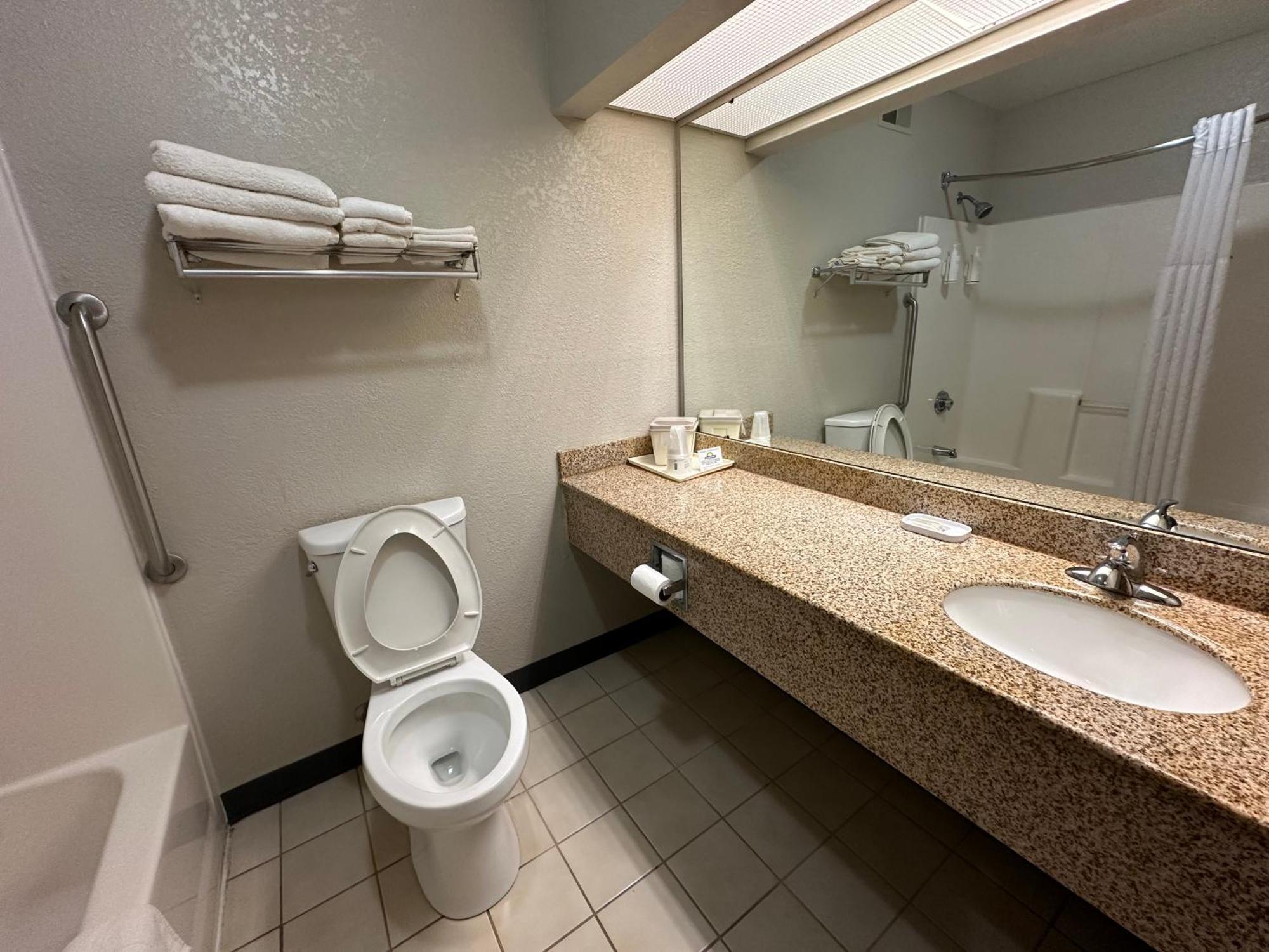 Days Inn & Suites By Wyndham Casey Екстериор снимка